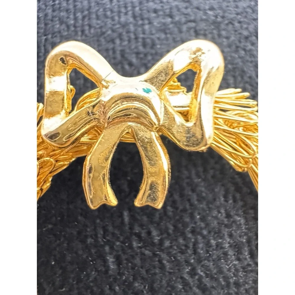 Gold Tone Christmas Wreath Brooch Red‎ Green Rhinestones Bow Pin